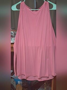 Lululemon Women's Sleeveless Pink Swing Tank Top